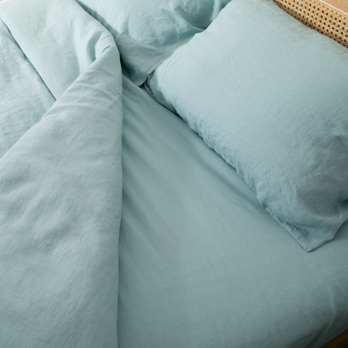 Aqua Super King 100% Linen Fitted Sheet (180x200cm)